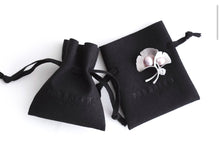 Load image into Gallery viewer, Custom Jewelry Microfiber Pouch with debossed print 100 pcs