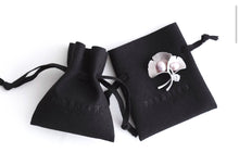 Load image into Gallery viewer, Custom Jewelry Microfiber Pouch with debossed print 100 pcs

